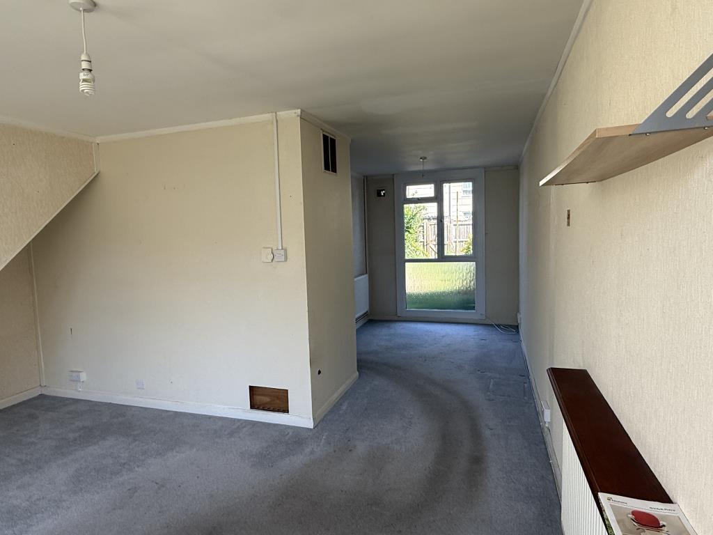 Lot: 52 - HOUSE IN NEED OF IMPROVEMENT - Dining Room of House in Need of Improvement